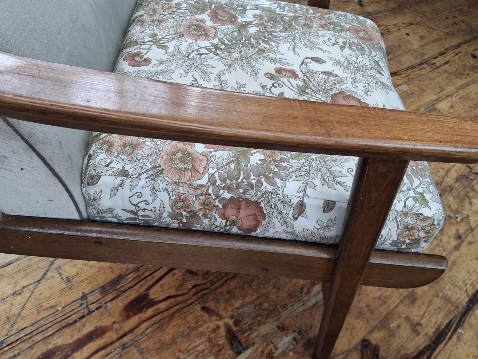 photo vintage Two Beautiful "Beautility " Lounge Dining Room Chairs