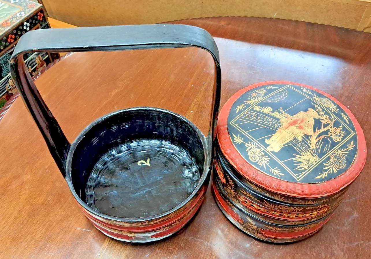 photo furniture Vintage Chinese 3 Tier Wedding/Betrothal Hand Painted Red & Black Lacquer Basket