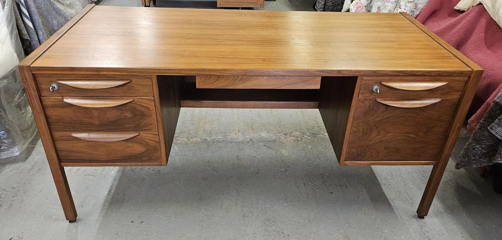 Jens Risom Mid Century Walnut Desk USA C 1960s photo vinterior