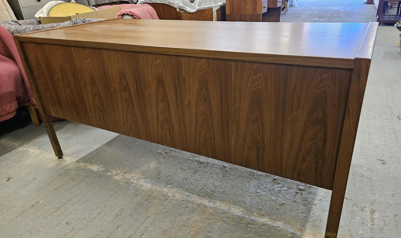 photo vinterior Jens Risom Mid Century Walnut Desk USA C 1960s