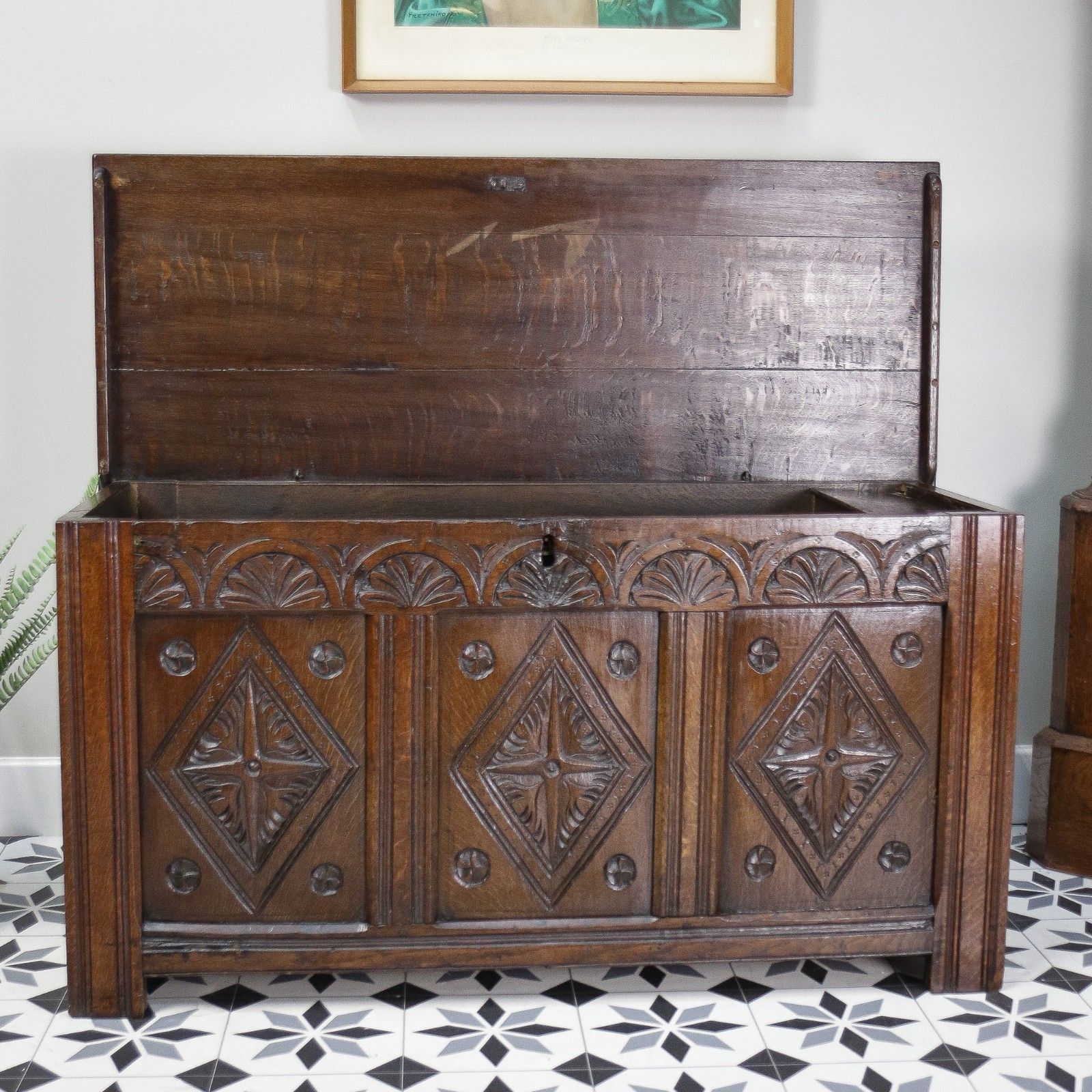 photo vinterior Antique Georgian Oak Coffer Three Panel Carved