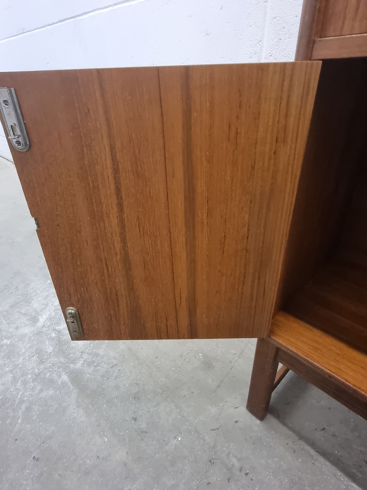photo vinterior Vintage Mid Century 1900s Teak Drinks Cabinet By Turnidge Of London