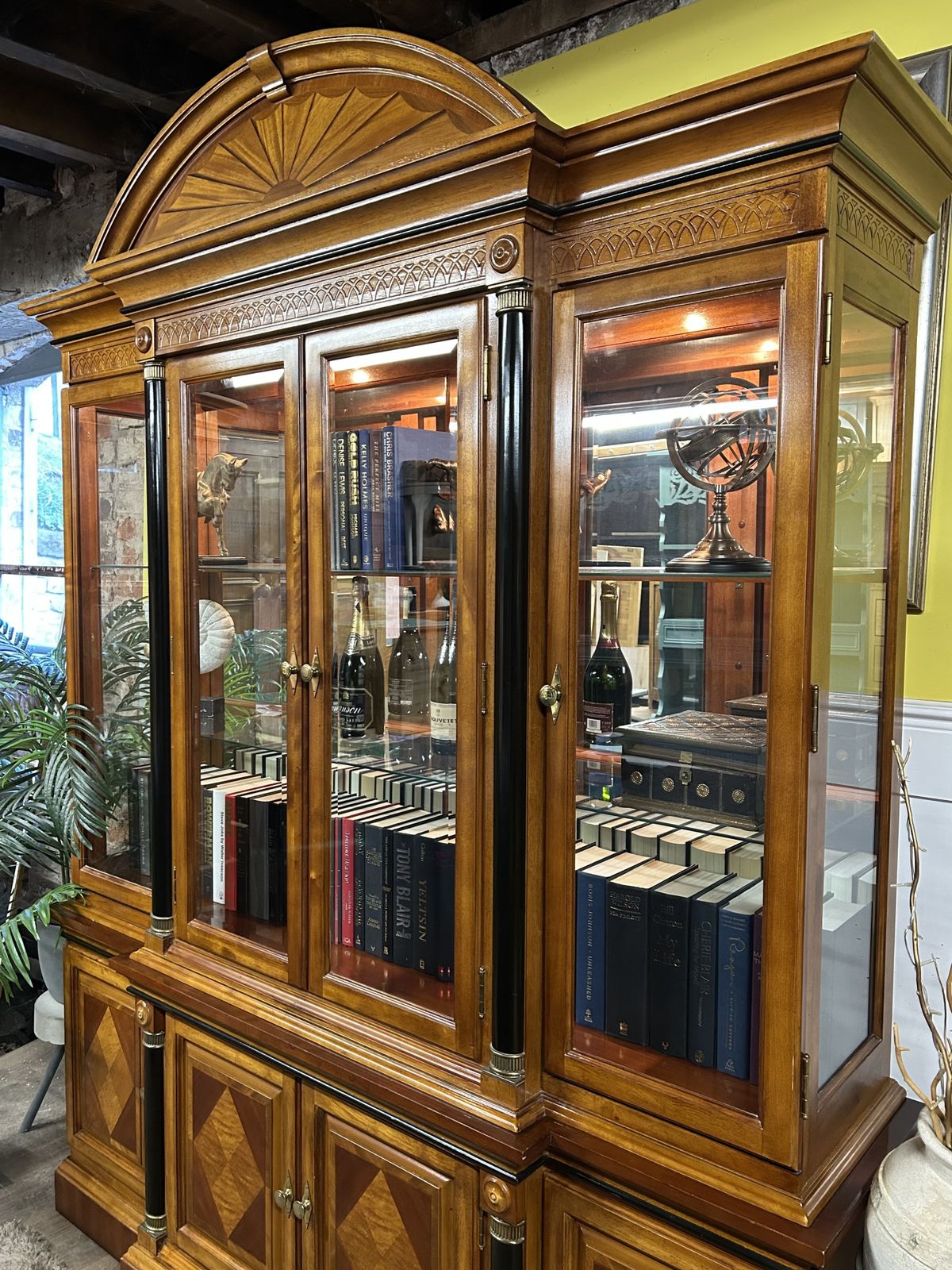 Biedermeier Style Thomasville Grand Classics Breakfront China Hutch Display Cabinet photo 1295.0