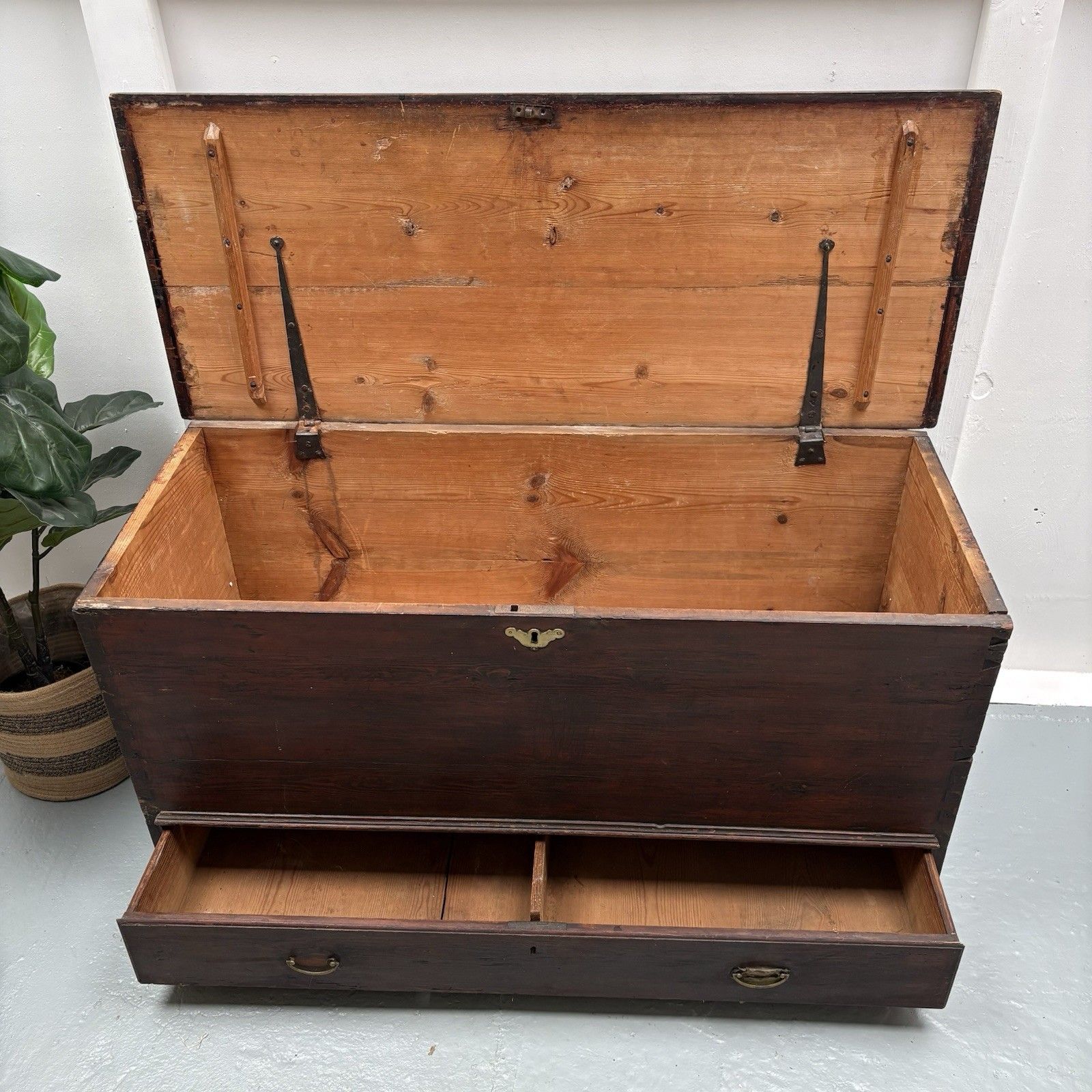 photo furniture Antique Pine Mule Chest Blanket Box Ottoman Trunk Toy Box