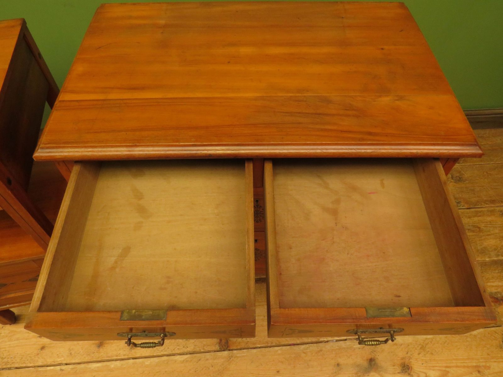 photo vintage Stencilled Chest Of Drawers & Bedside Chest
