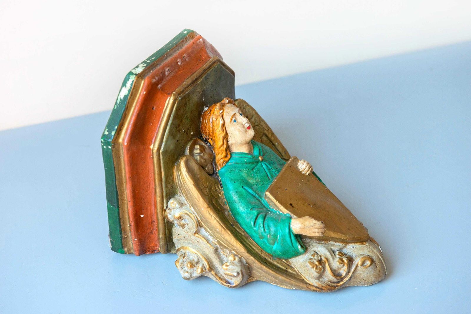 photo furniture Antiek Polychroom Engelenkonsole – Met De Hand Beschilderd Religieus Wandplankje, Ca. 1900