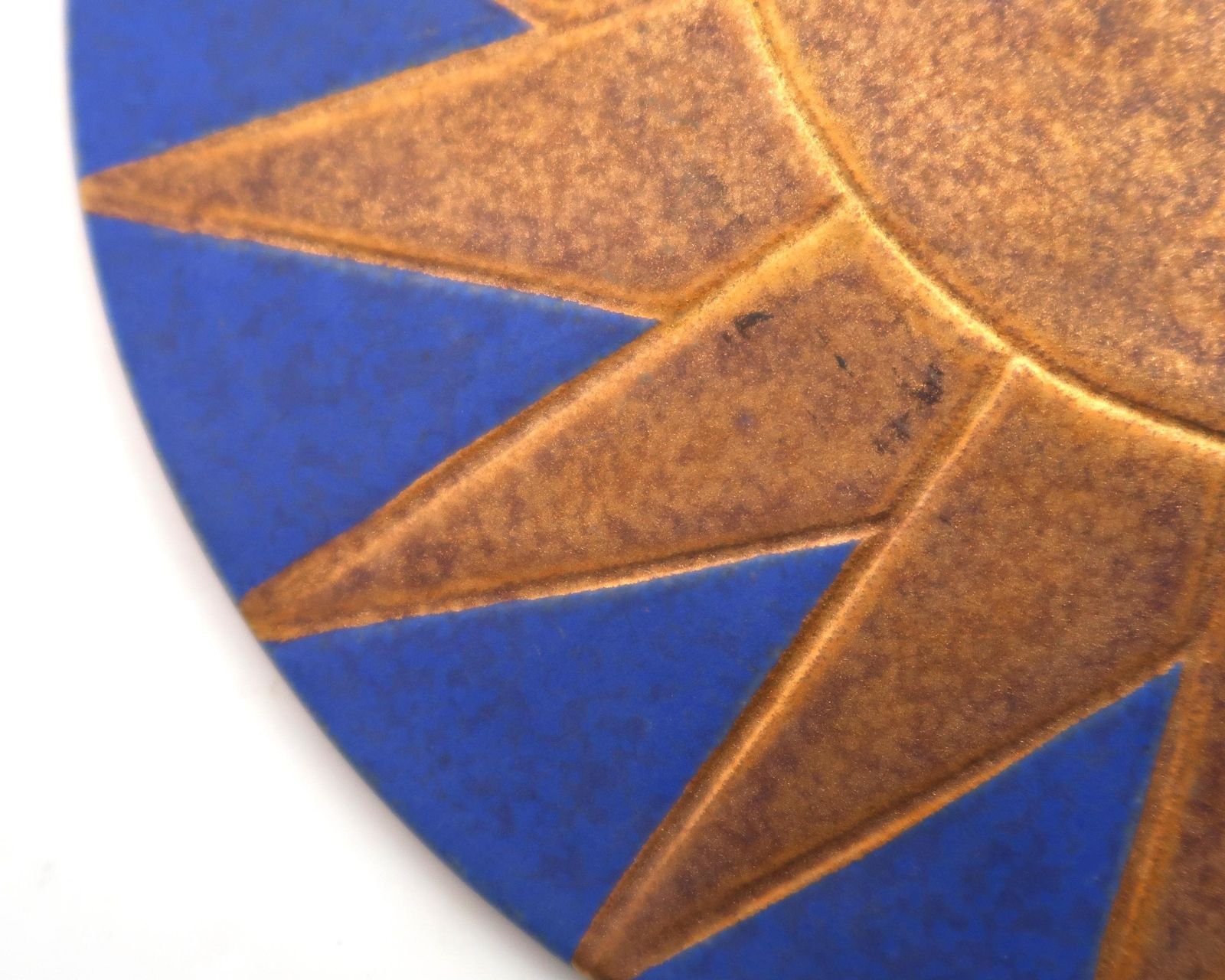 Blauw En Gouden Keramisch Zonnemasker Voor Aan De Muur, Gesigneerd Toschi, Jaren 1990 / Zon, Rond, Reliëf, Italië, Italiaans Interieur, Jaren Negentig photo Woonaccessoires