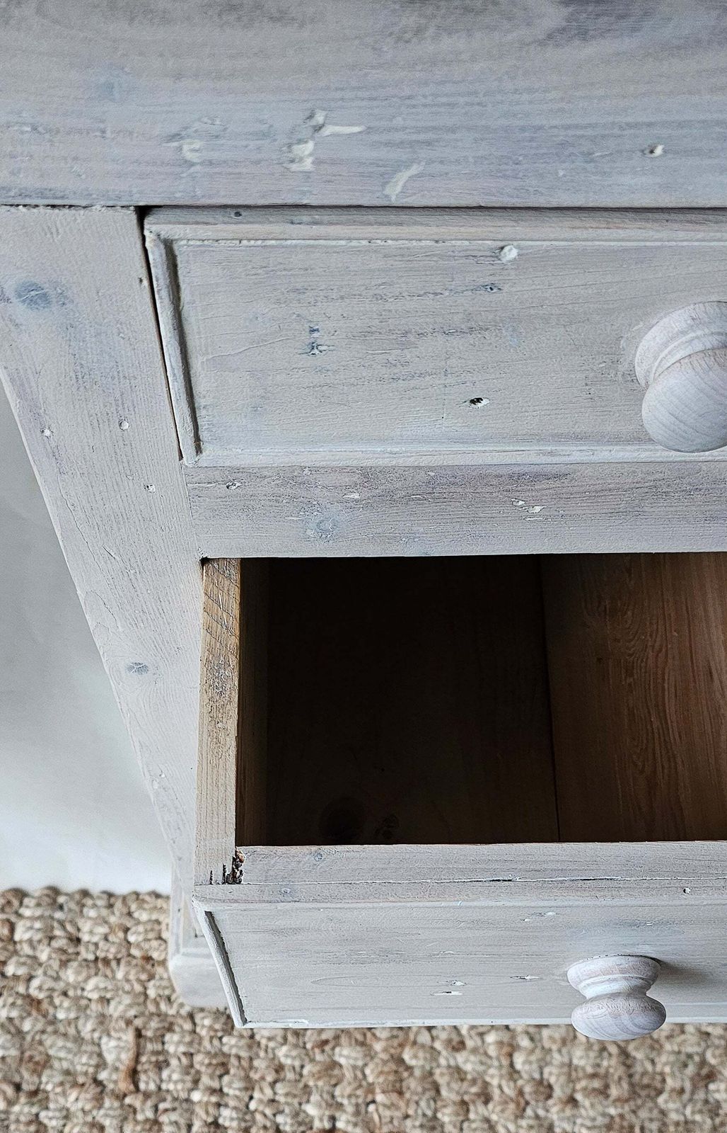 photo vinterior Farmhouse Pine Painted Desk Dresser