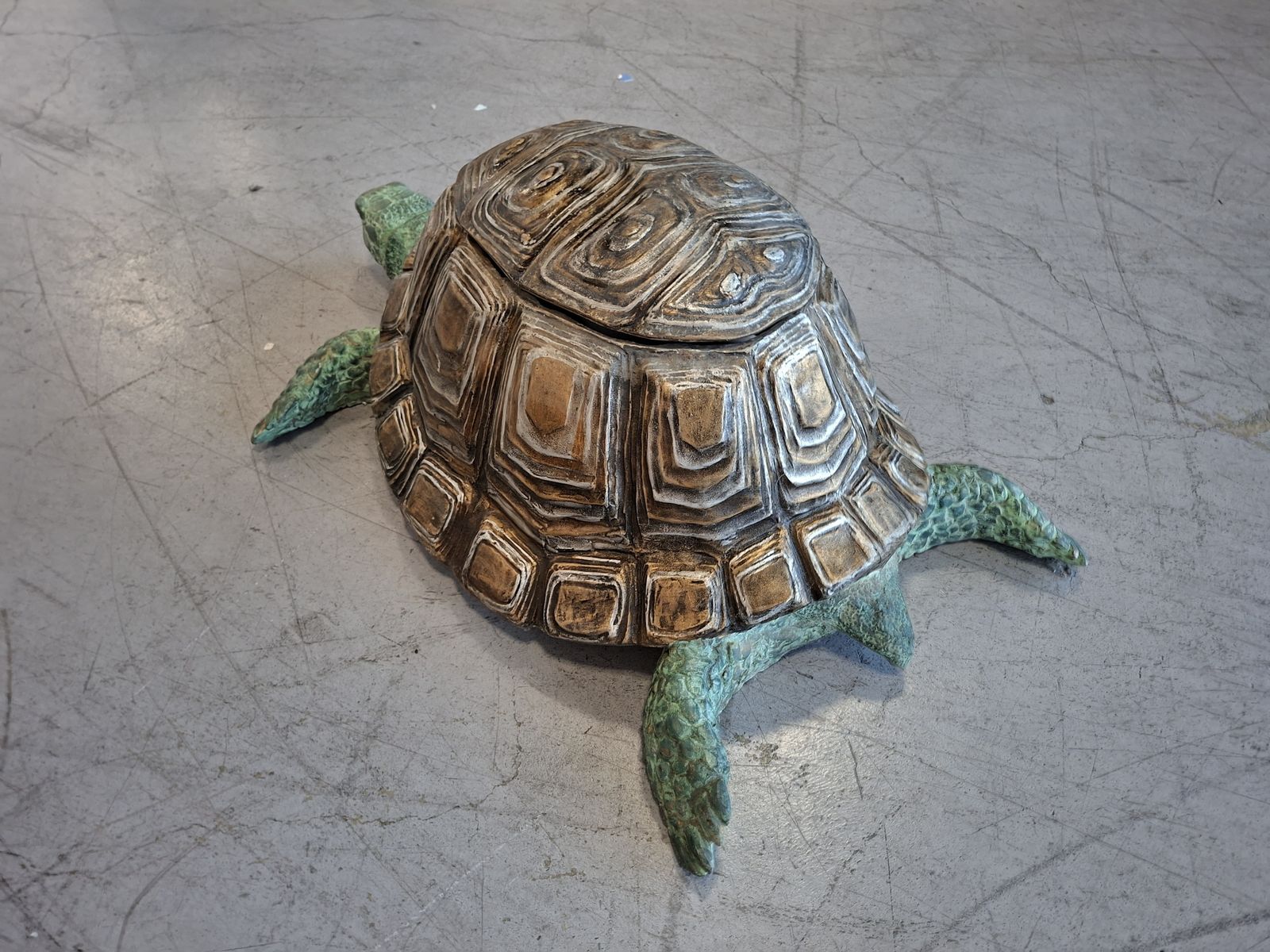 Scultura Artistica Tartaruga In Metallo photo for sale