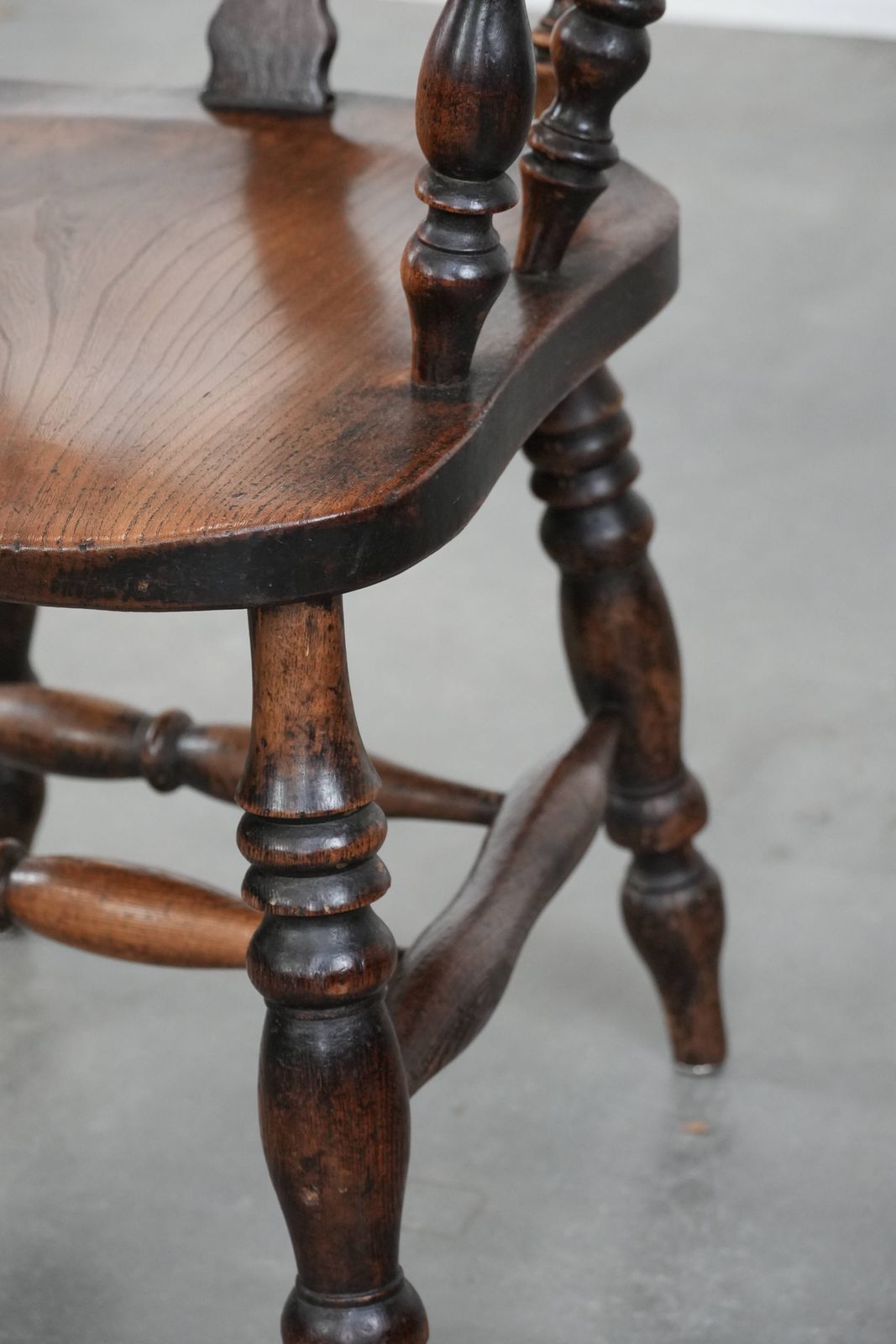 530.0 Antique English Highback Windsor Chair From The 18th Century photo