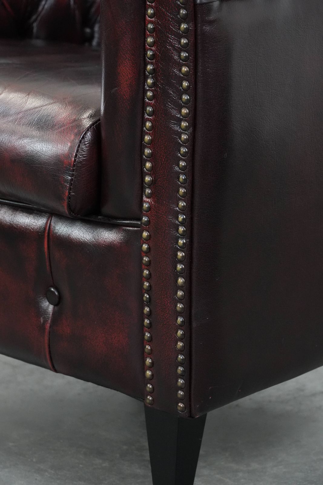 Furniture Cowhide Chesterfield Club Armchair In Classic English Style, Finished With Decorative Studs photo