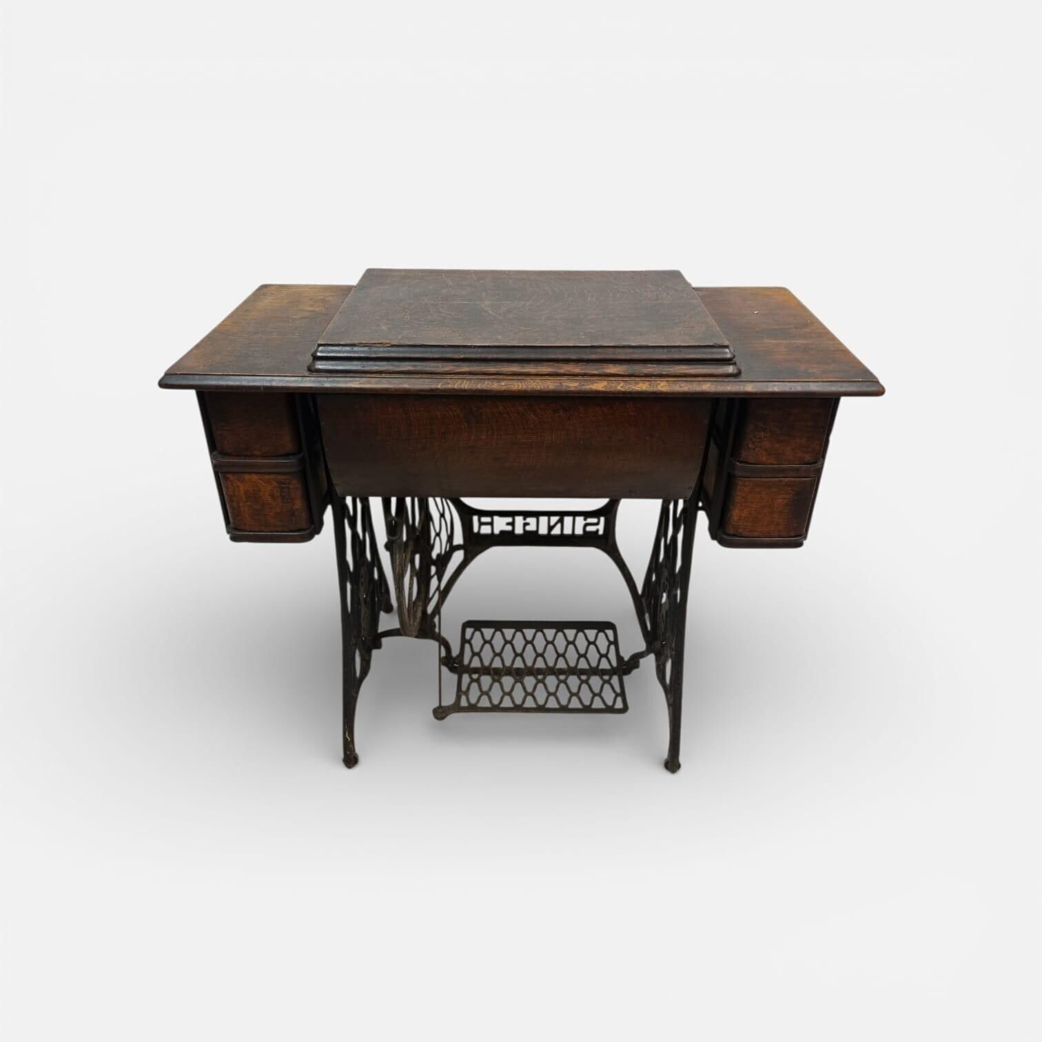 Antique Singer Treadle Sewing Machine / Original Cabinet / C1915 photo furniture
