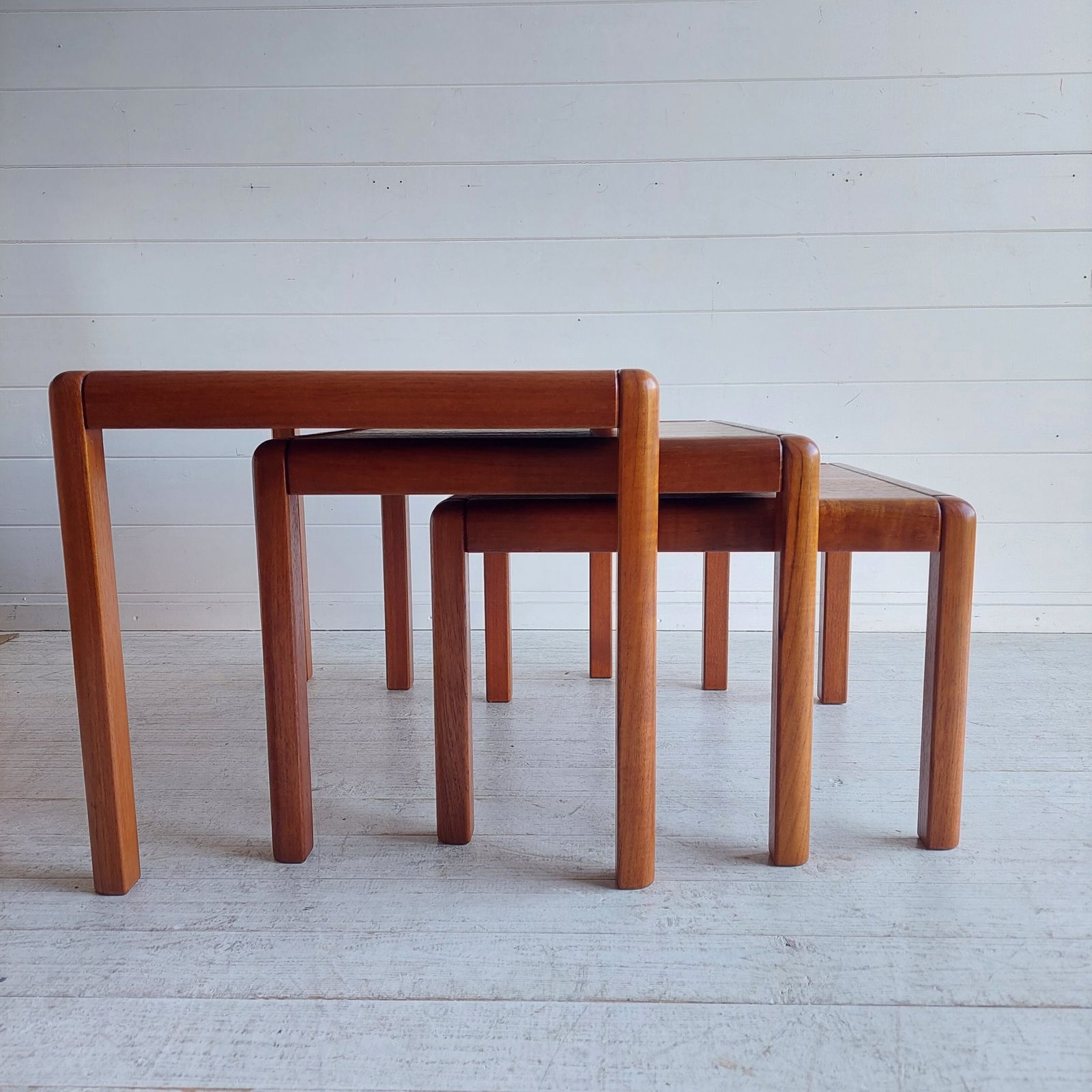 photo vintage Mid Century Teak Nesting Tables  Danish Nest Of Tables Kai Kristiansen Vildbjerg Møbelfabrik Style 60s Restored