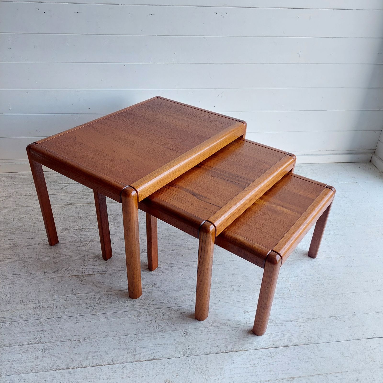 photo vinterior Mid Century Teak Nesting Tables  Danish Nest Of Tables Kai Kristiansen Vildbjerg Møbelfabrik Style 60s Restored
