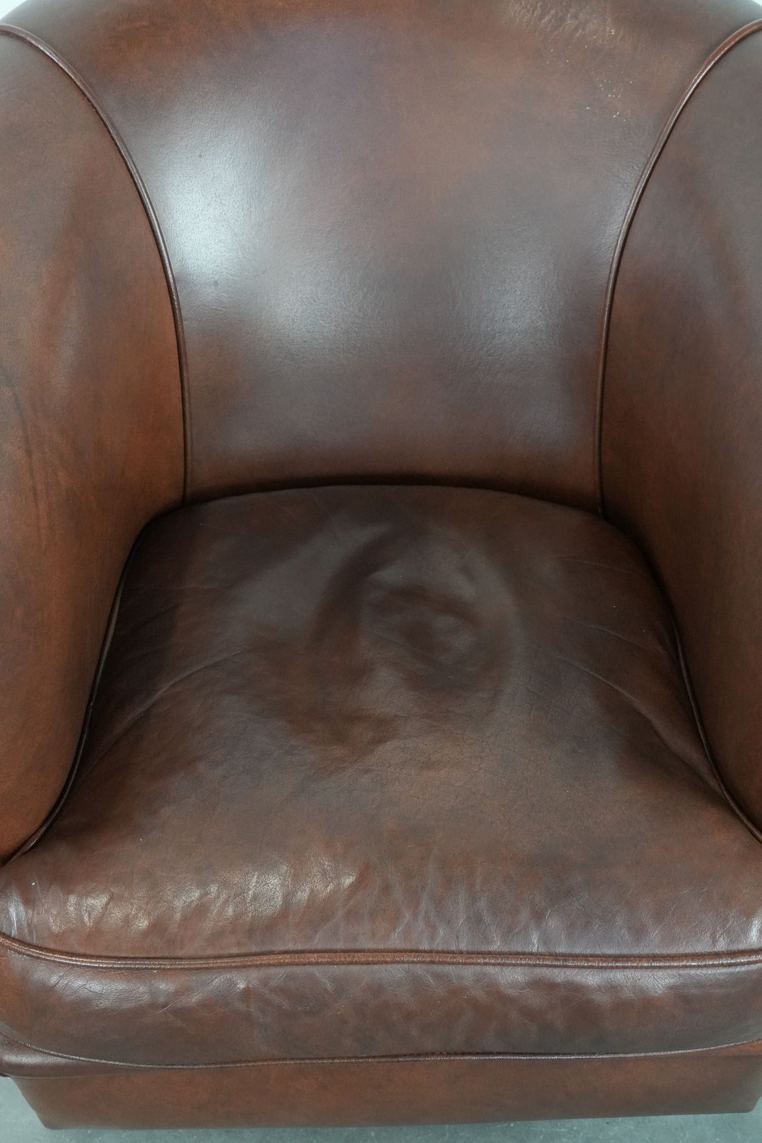 Cognac Colored Cowhide Club Armchair In English Style With A Luxurious Look photo buy