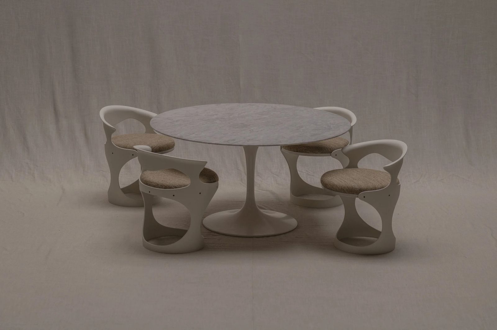 4250.0 Extra Large ‘Tulip’ Dining Table By Eero Saarinen For Knoll International, 1960s photo