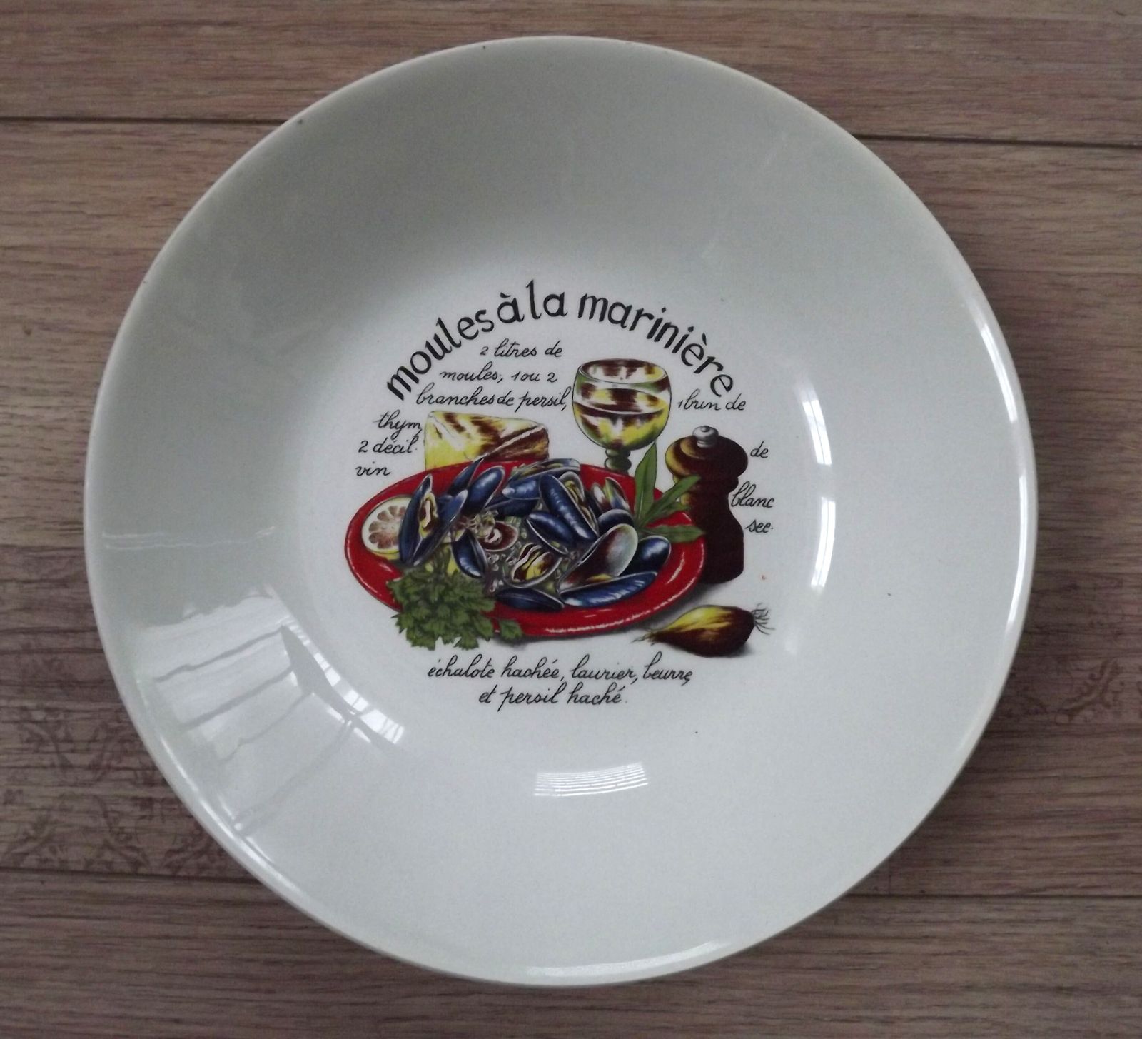 Ensemble de 6 bols à moules et grand plat de service en céramique Moulin des Loups, France photo vintage