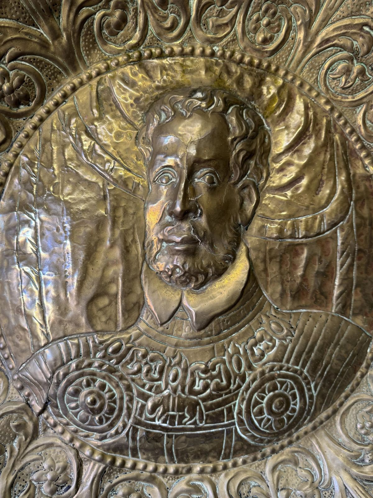 Huge Antique Dutch 18th Century Brass Wall Charger Of Noble Gentleman photo vinterior
