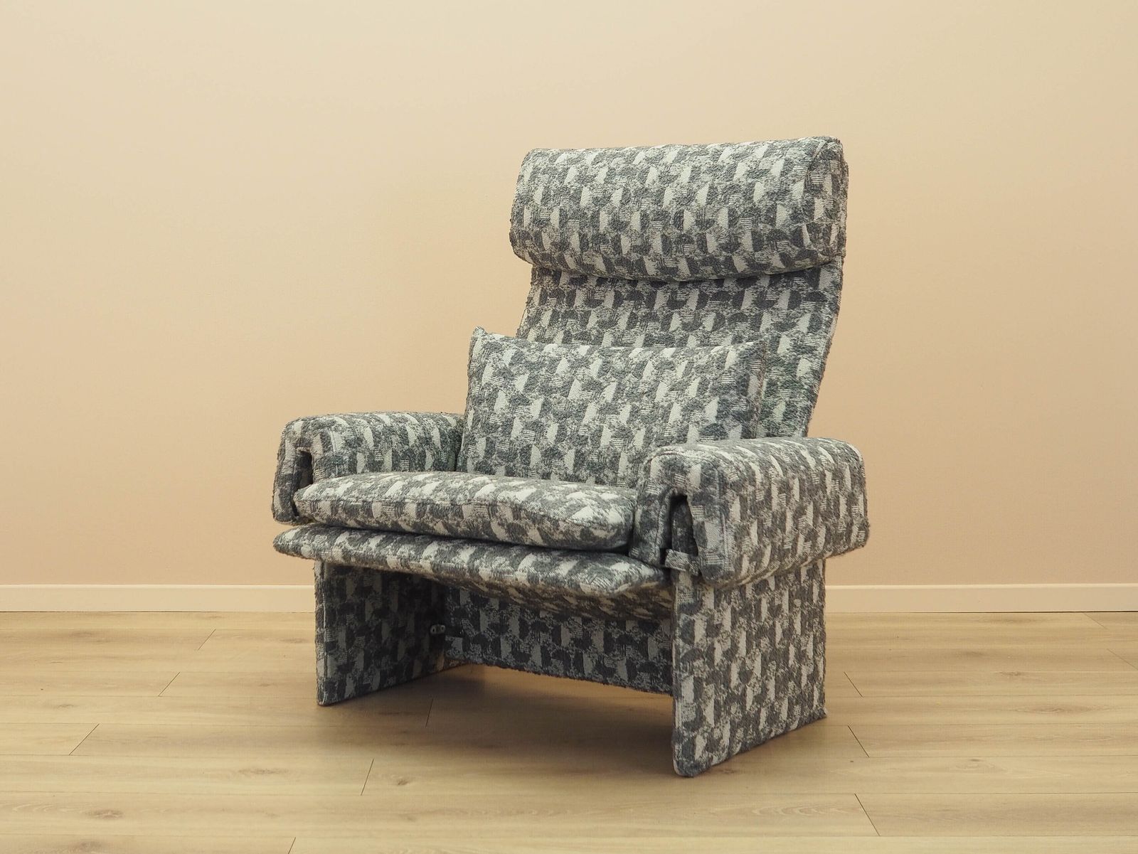 Lounge Armchair, Italian Design, 1970s, Designer: Giovanni Offredi, Manufacturer: Saporiti photo furniture