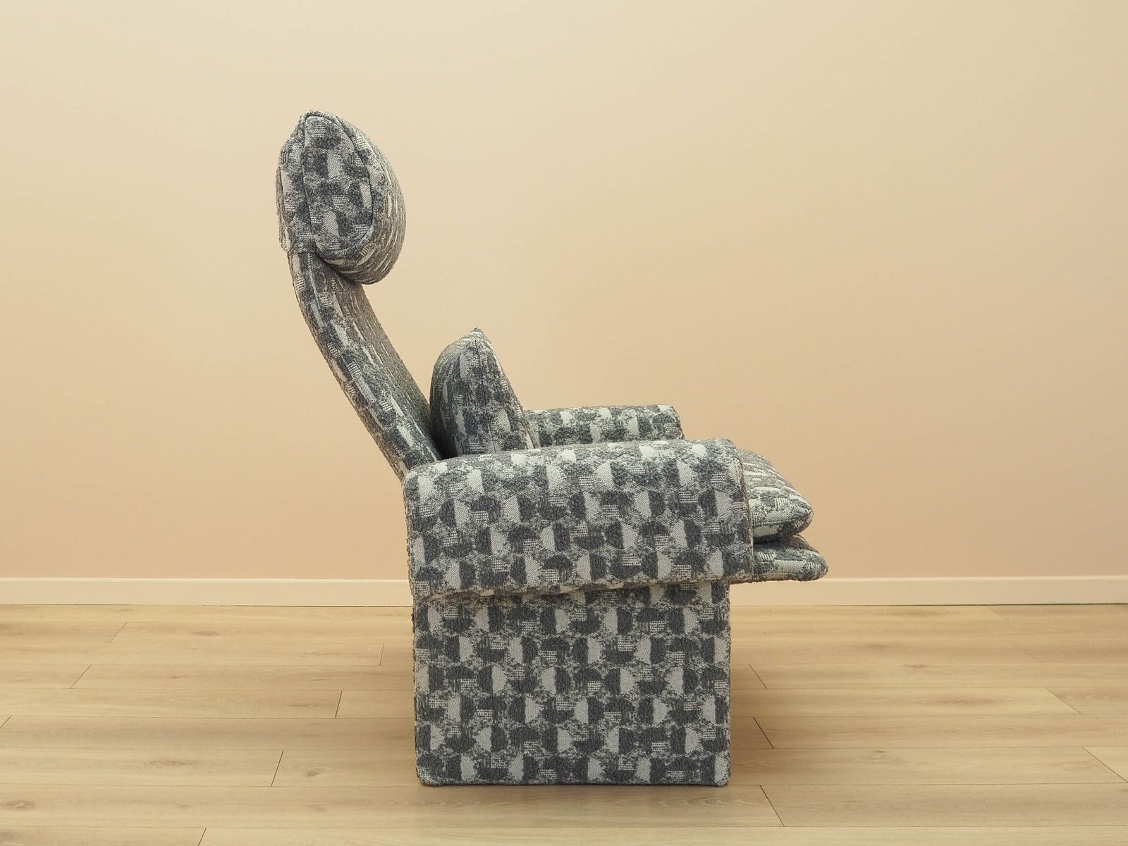 Lounge Armchair, Italian Design, 1970s, Designer: Giovanni Offredi, Manufacturer: Saporiti photo buy