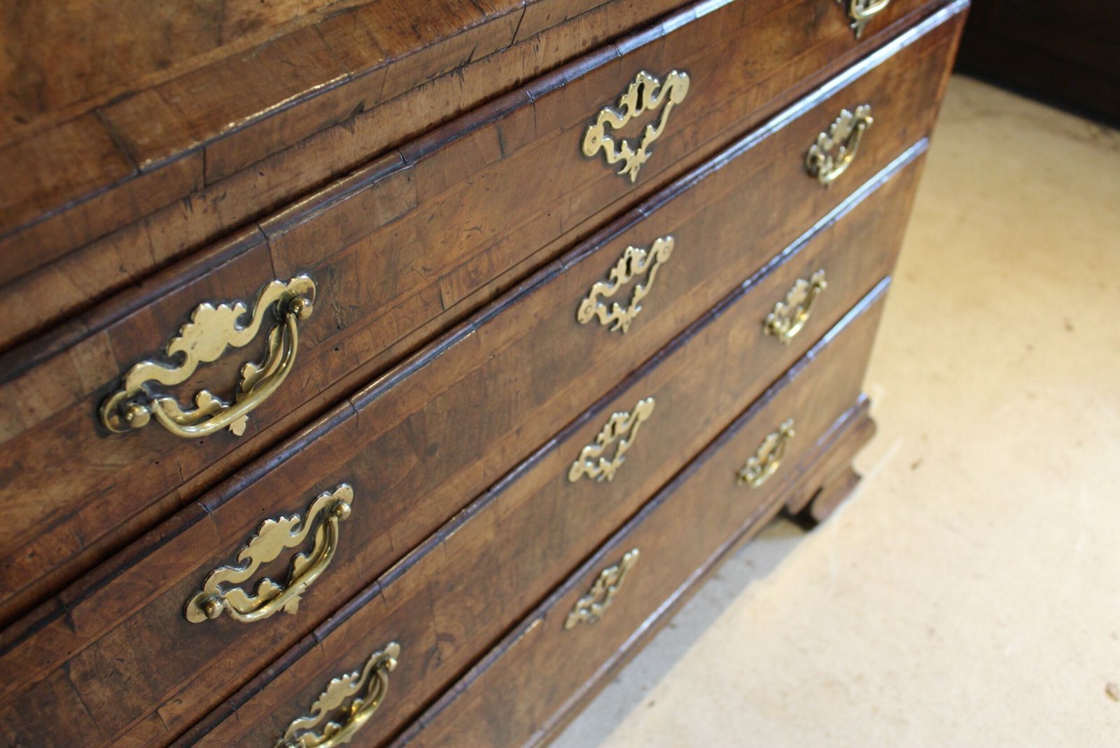 photo vinterior Bureau Outstanding George II Walnut C1740
