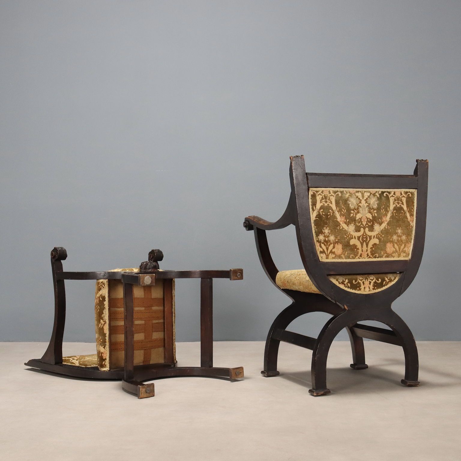 photo furniture Antique Chairs Savonarola Beech Carvings Italy XIX Century