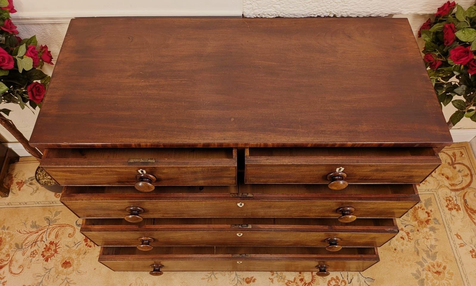 photo furniture Geogian Early 19th Century Solid Mahogany Chest Of 2 Over 3 Graduating Drawers