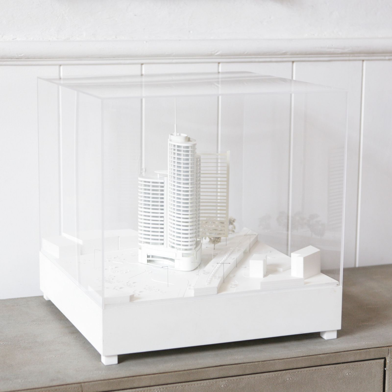 Architectural Model For The Chiswick Curve Building. photo vinterior