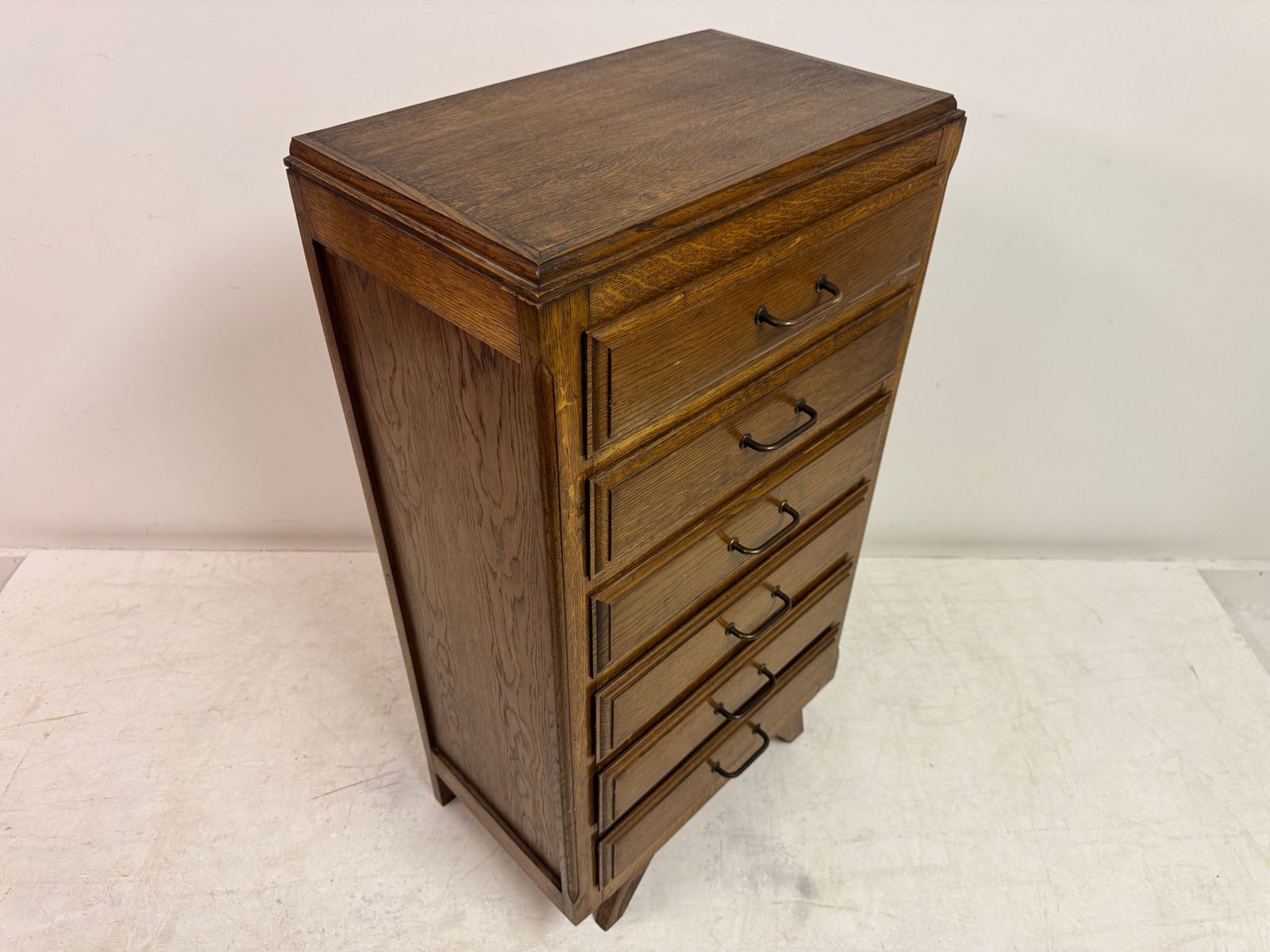 photo vinterior 1950s French Tall Oak Chest Of Drawers