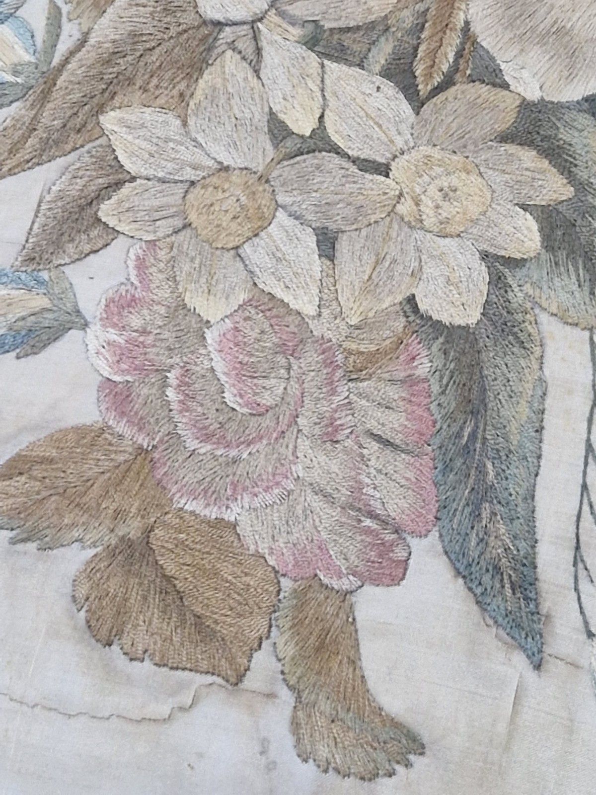 photo vinterior Antique Vintage Embroidered Panel Floral Silk Embroidery Wall Hanging