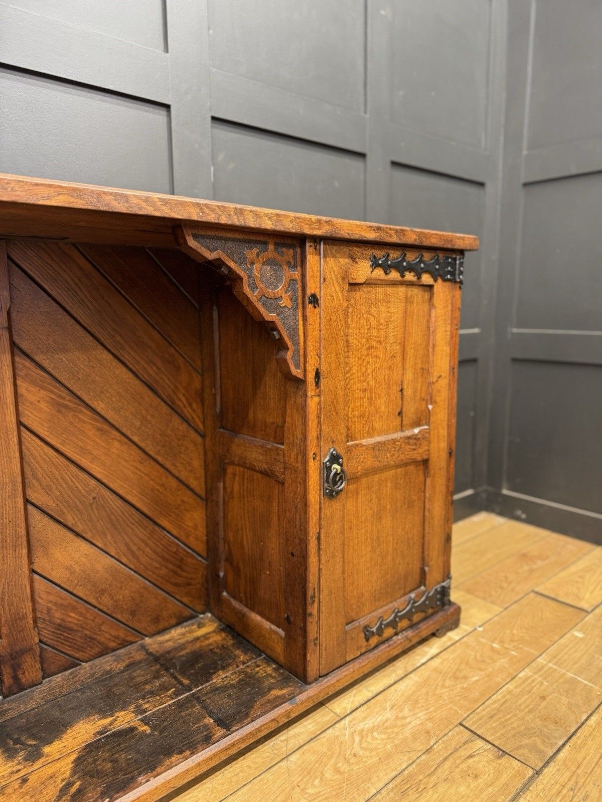 photo vinterior Antique Oak Sideboard Cupboard Arts & Crafts Gothic Church Chapel 180cm