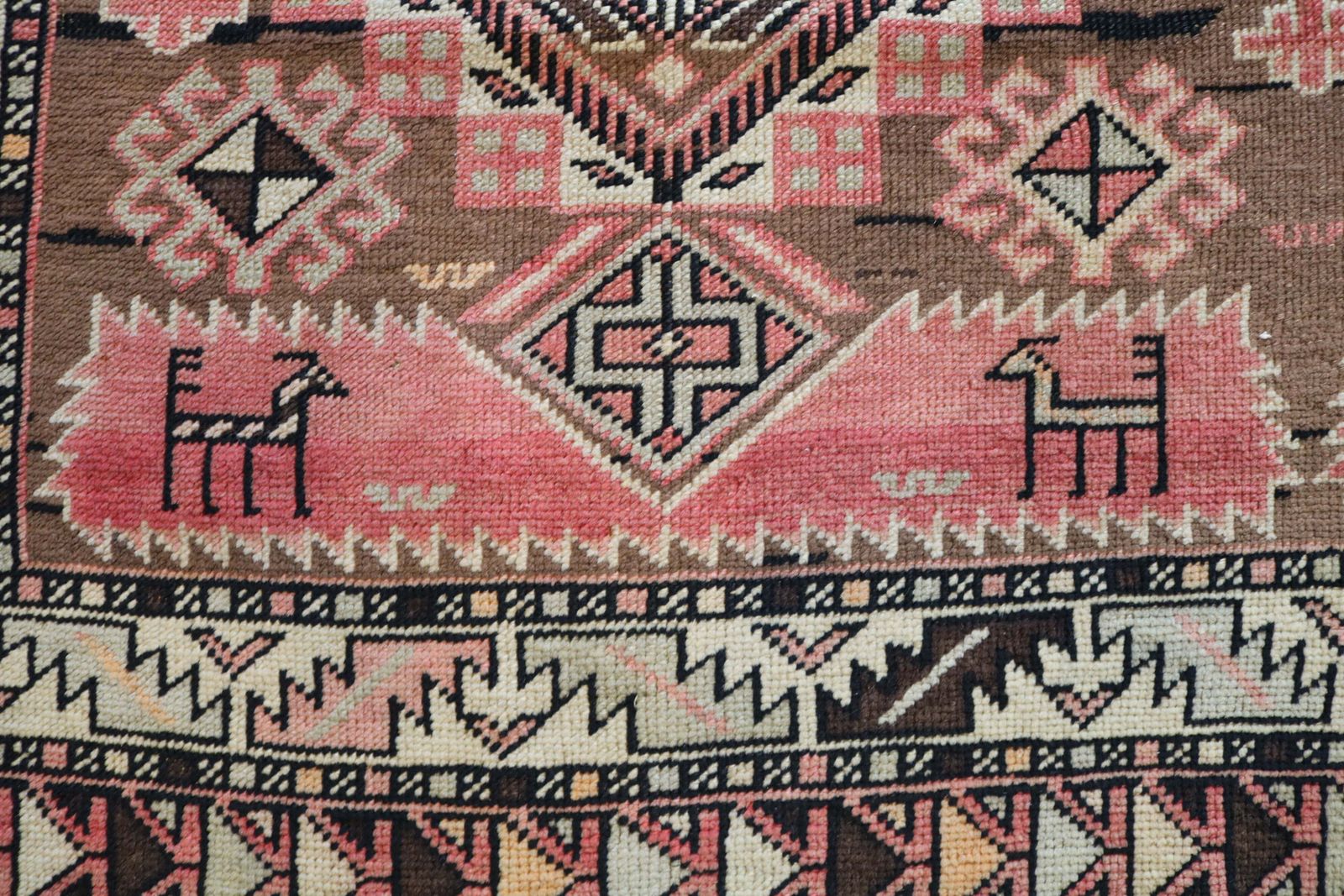 photo vinterior Antique Caucasian Shirvan Rug, 255 × 152 Cm, Circa 1900