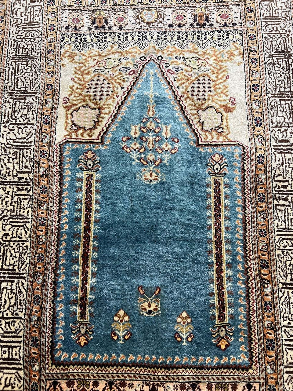 Vintage Turkish Kaisary Prayer Rug, 97 × 57 Cm, Circa 1940 photo vinterior