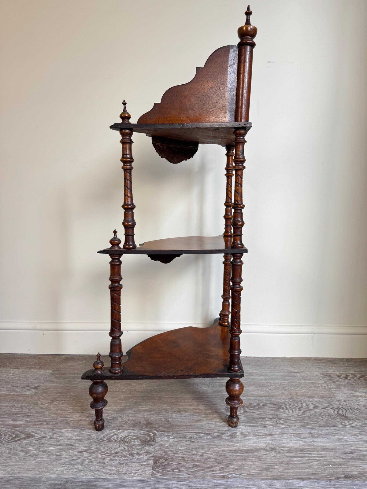 photo vinterior Antique 19th Century Victorian Walnut Marquetry Inlaid Serpentine Watnot Shelving Unit