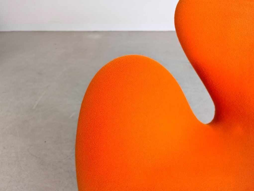 1990.0 2x Original Fritz Hansen Swan Chair Arne Jacobsen Fabric Orange photo