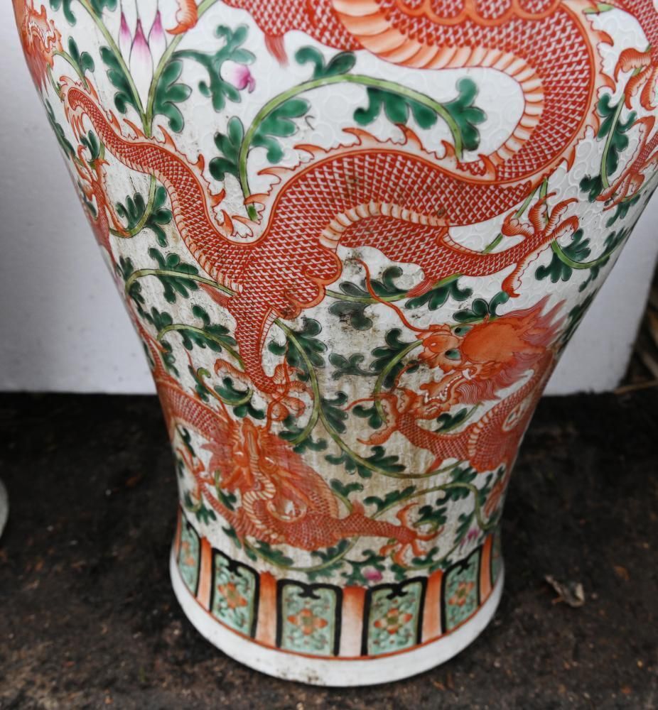 1695.0 Chinese Qianlong Porcelain Lidded Dragon Vases Urns Pottery Ginger Jars photo