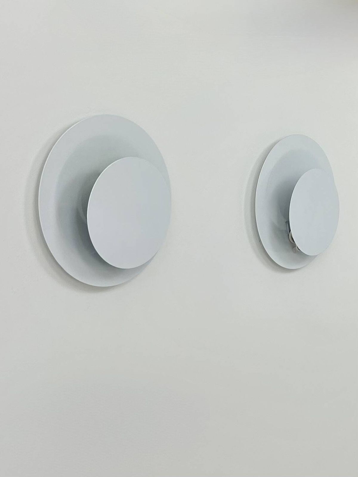 Pair Of Vintage Wall Lights, White Lacquered Metal, Sweden, 1970 photo vinterior