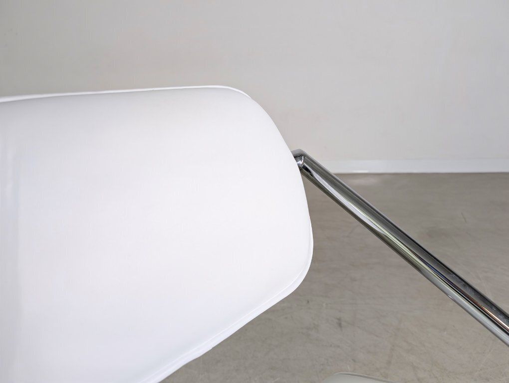 photo for sale Eileen Gray Non Conformist Chair, White, Vereinigte Werkstätten Munich
