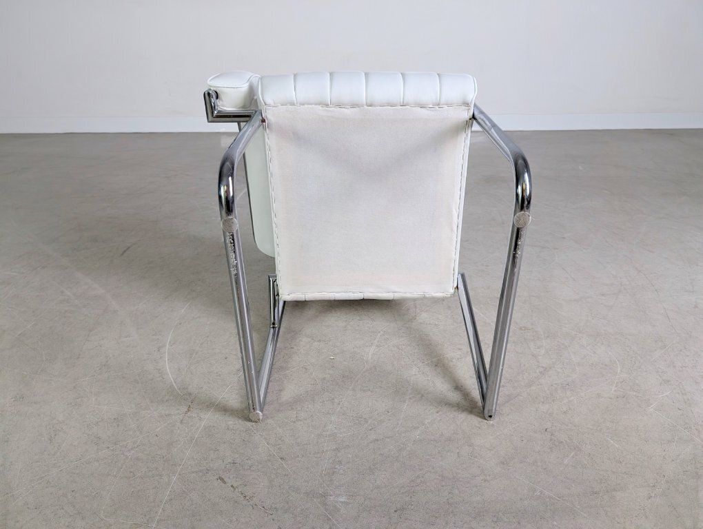 photo vinterior Eileen Gray Non Conformist Chair, White, Vereinigte Werkstätten Munich
