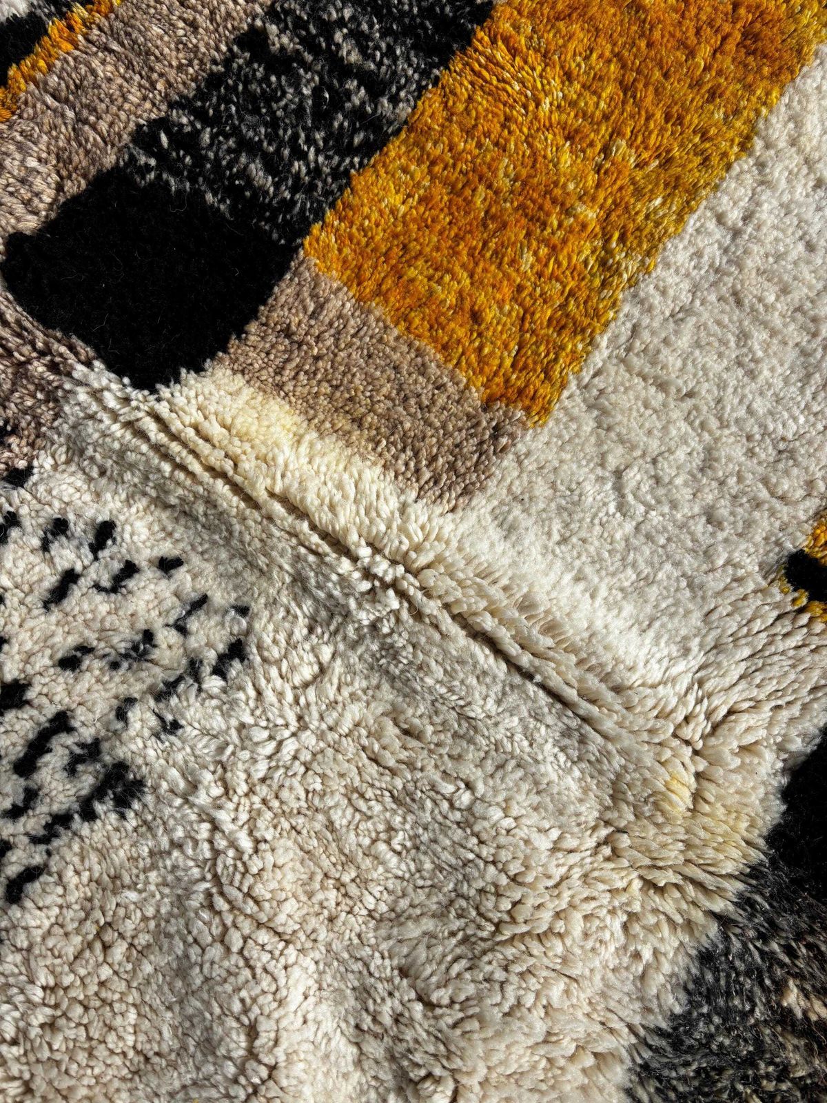 photo for sale Handgemaakte Marokkaanse Mrirt wollen vloerkleed 160x220 cm – Minimaal geometrisch dessin – Luxe Berber vloerkleed – Modern boho interieur