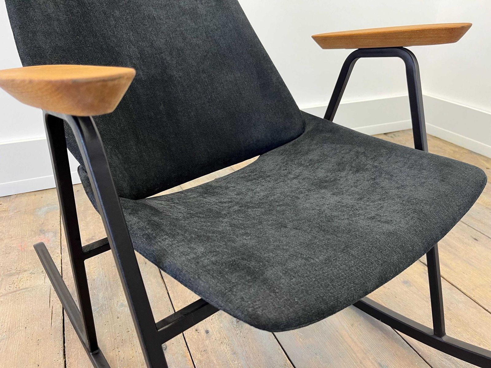 Mid Century Armchair / Chair Lupina / Chair By Niko Kralj For Stol Kamnik / Rocking Chair / Modern Lounge Chair / Shell (Lupina) Armchair photo vinterior