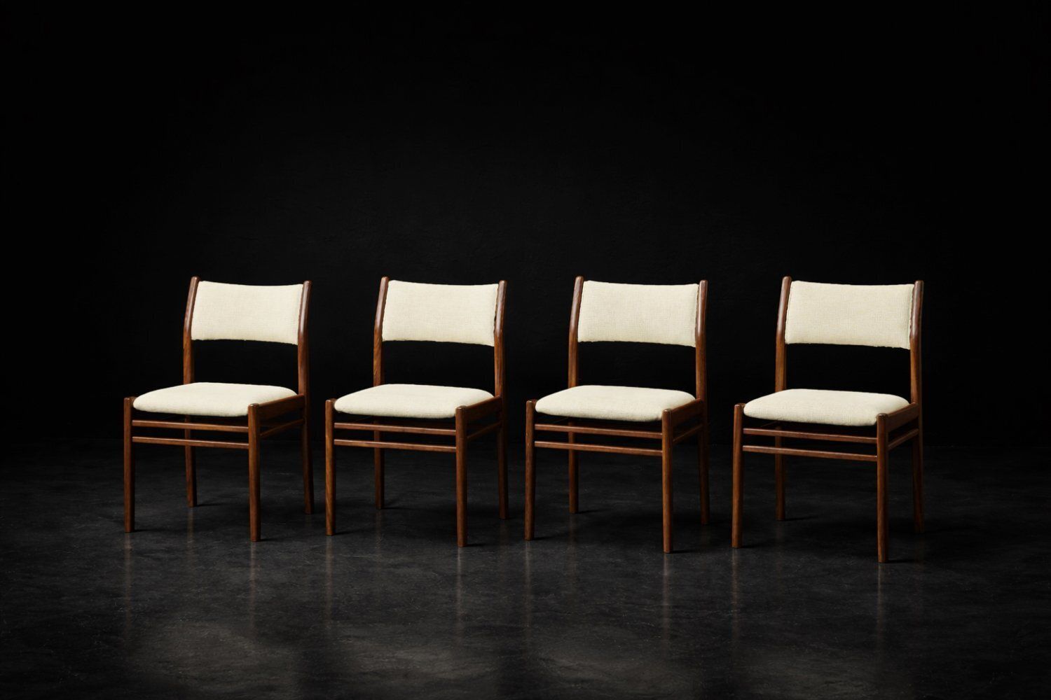 photo vintage Mid Century Modern Danish Teak And Beige Fabric Chairs, 1960s, Set Of 4