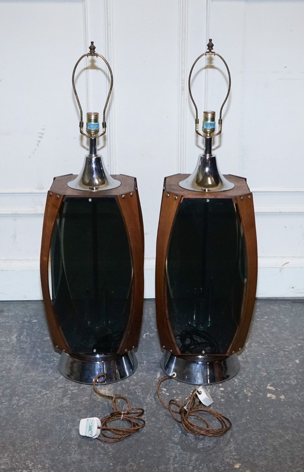 photo vintage Pair Of Large Modern Danish Acrylic & Teak Mid Century Lamps