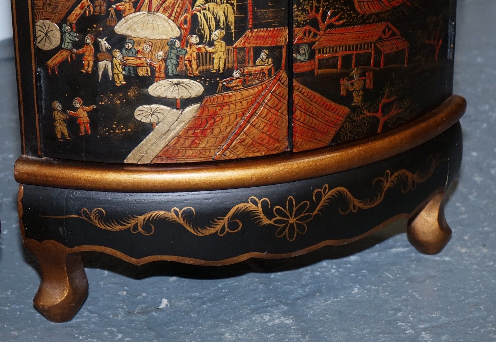 Furniture Matching Pair Of Chinese Chinoiserie Decorative Corner Cabinets With Cupboard photo