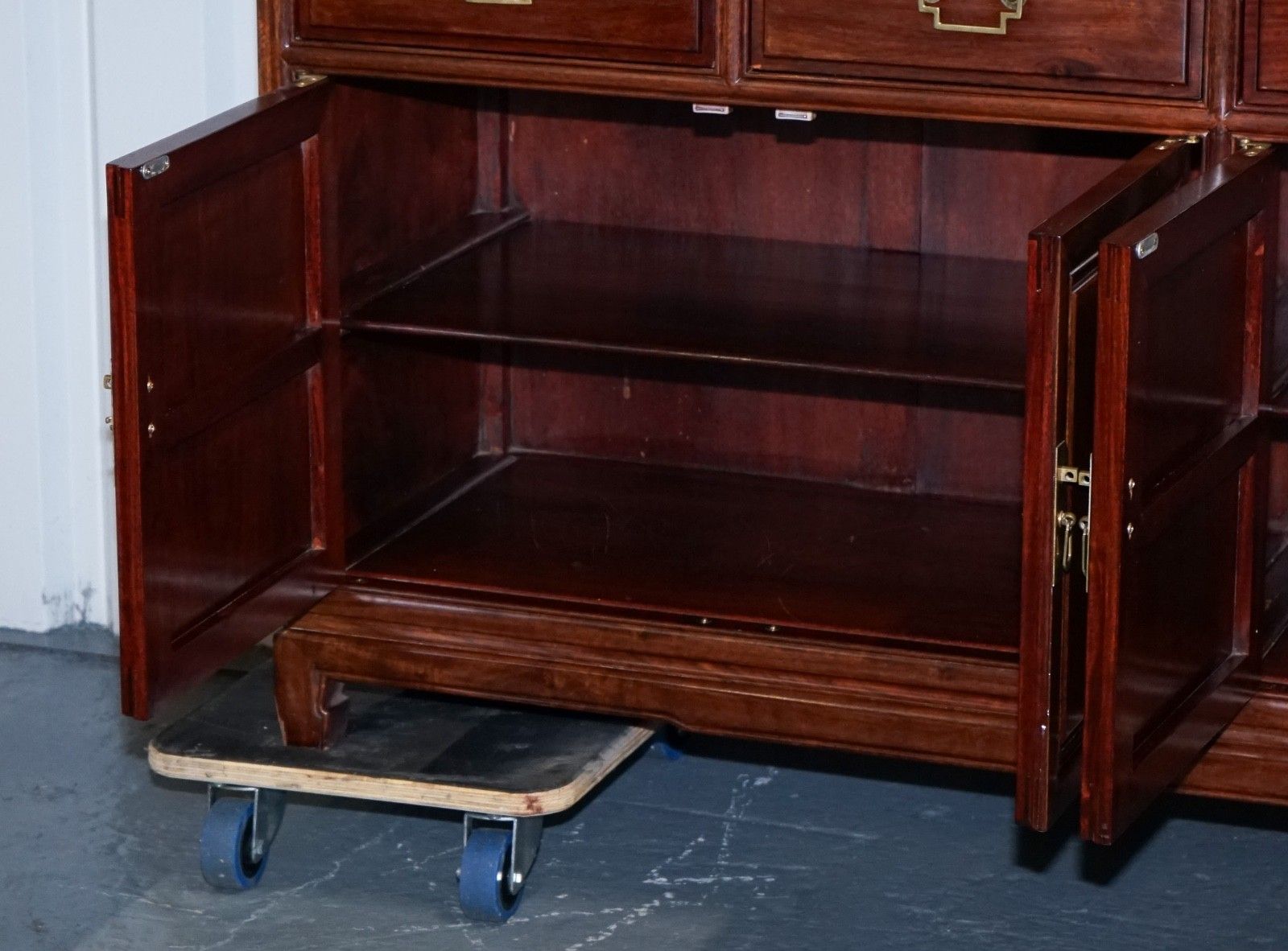 photo vintage Tremendous Oriental Chinese Teak Bookcase Display Cabinet With Six Doors