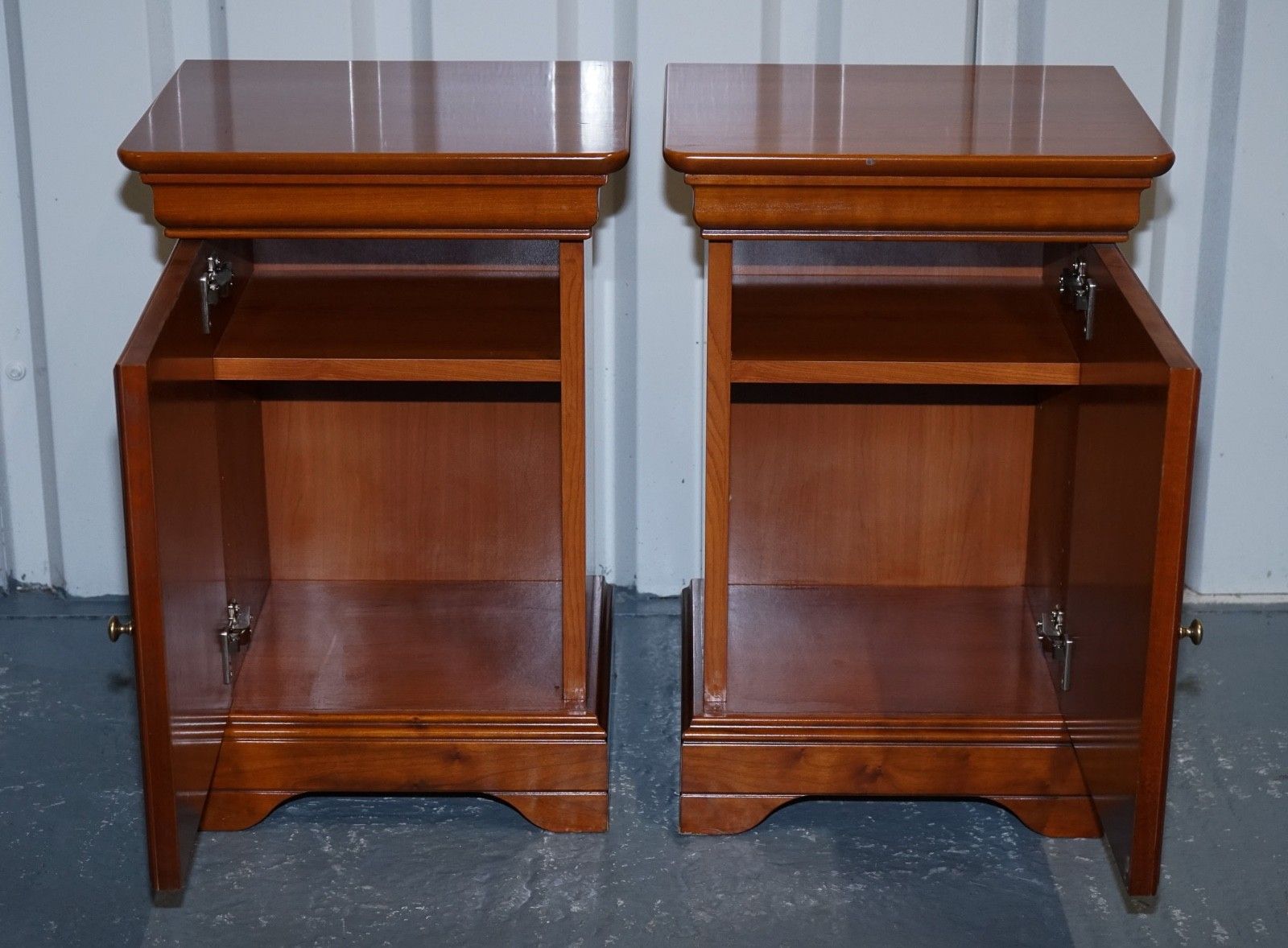 Vintage Pair Of Cherry Wood French Style Nightstands Bedside Tables photo 750.0