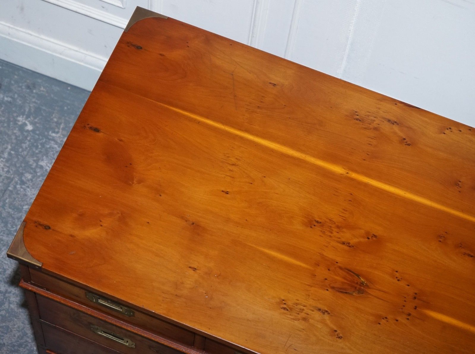 photo vinterior Vintage Military Campaign Yew Wood Twin Pedestal Desk