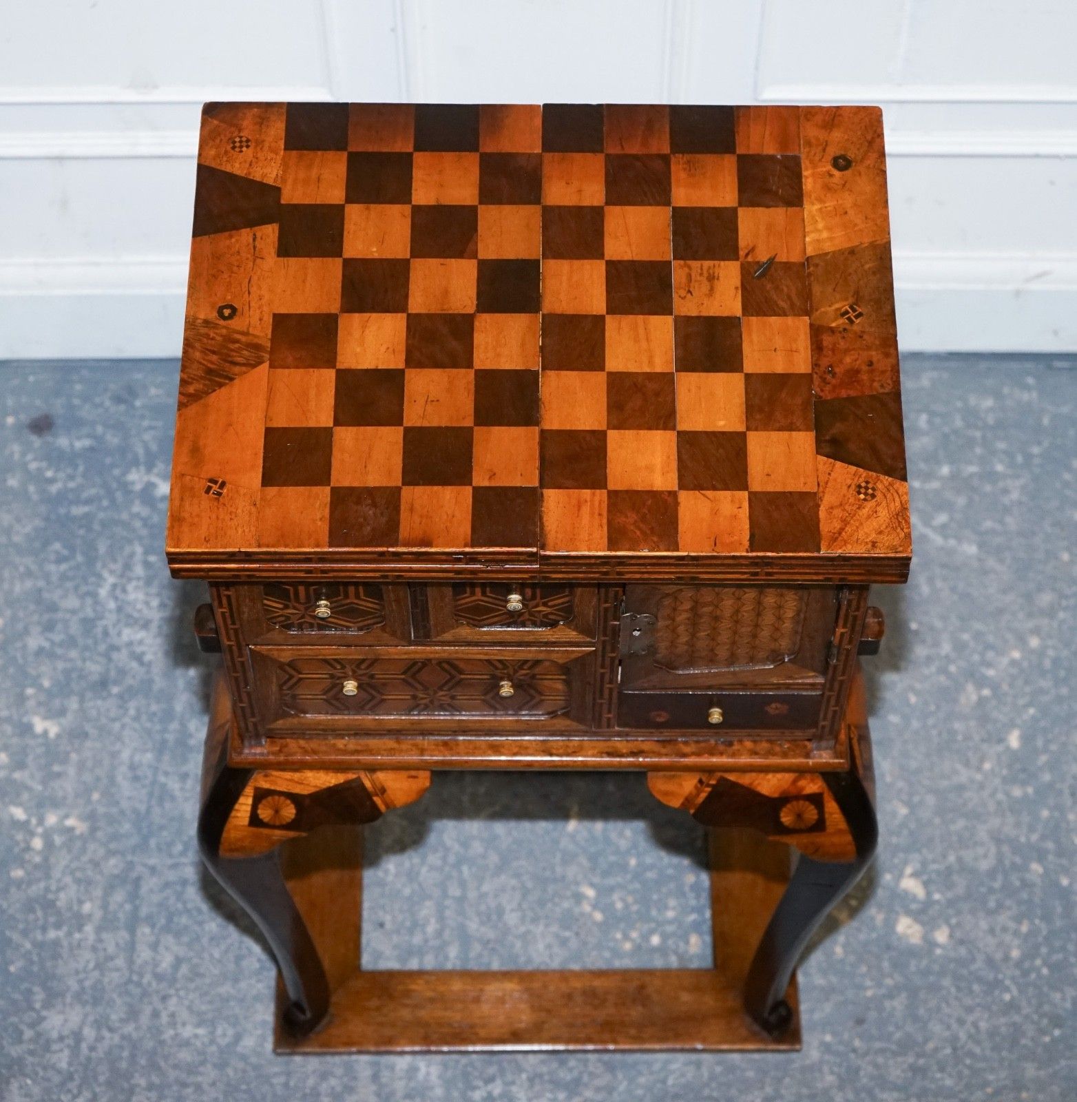 photo vintage Antique Circa 1800s Japanese Marquetry Games Table Cabinet On Stand