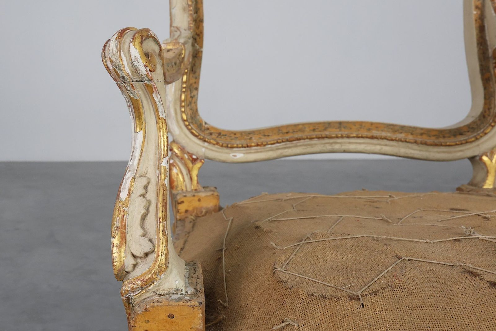 photo vintage French Louis XV Armchairs In Carved Wood, Set Of 2