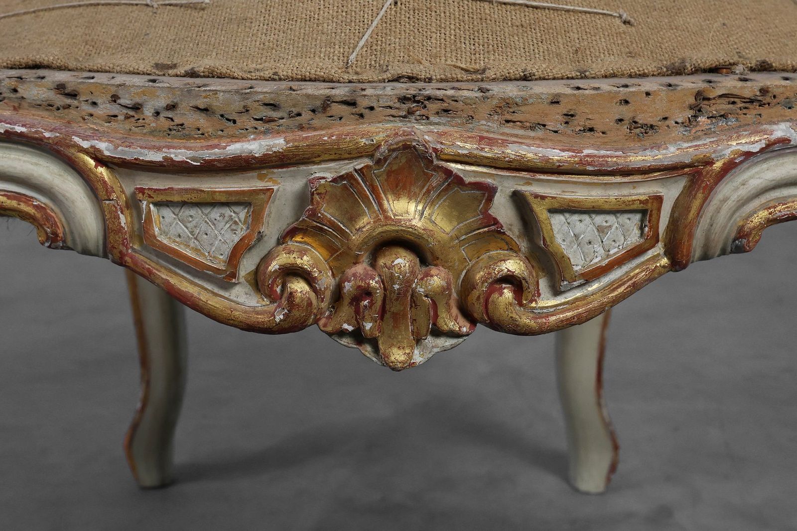 French Louis XV Chair In Carved Wood photo vinterior